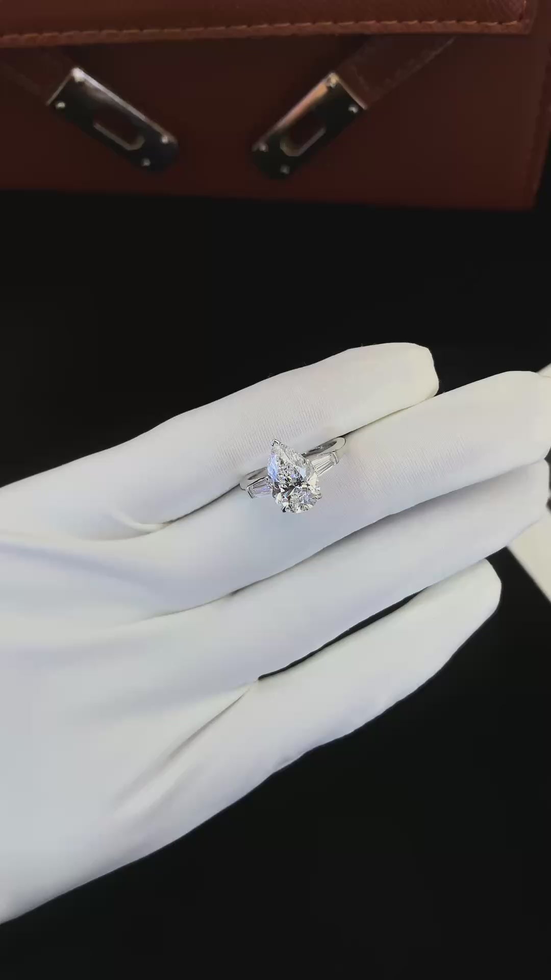 Laboratory-Grown Diamond Pear-Cut Solitaire Ring in 18K Gold